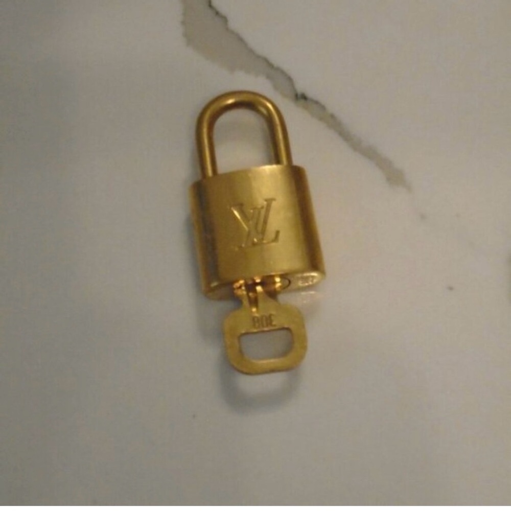 REAL GOLD  Authentic Louis Vuitton lock and key #308